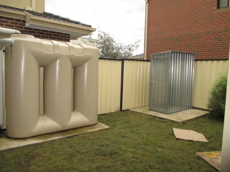 33 Hemsley Promenade, Point Cook VIC 3030