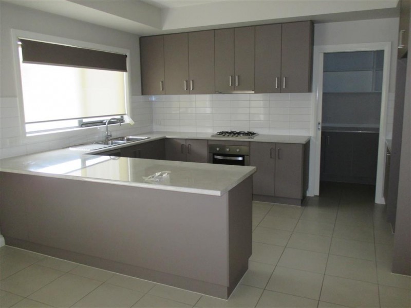 27 Seychells Street, Point Cook VIC 3030