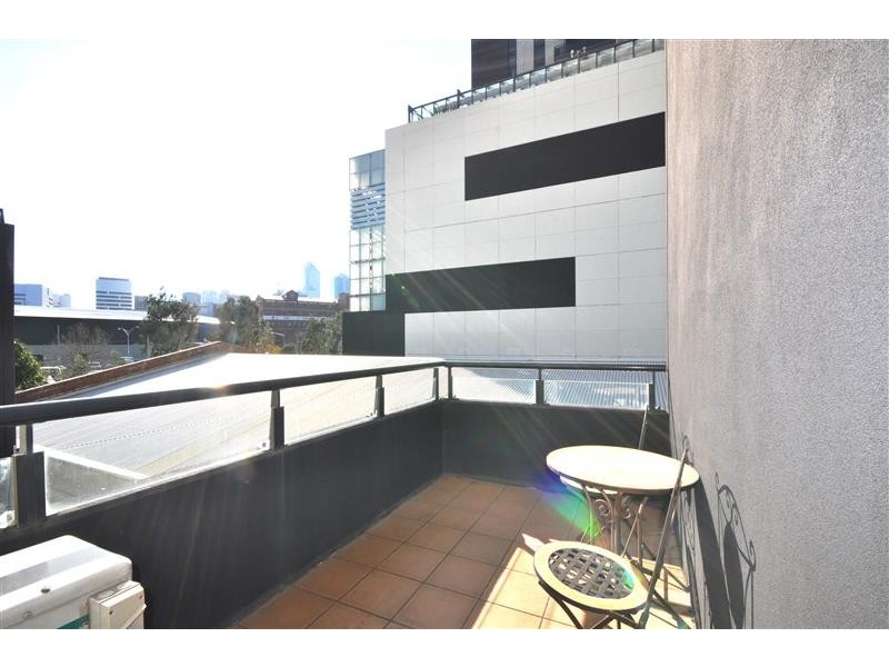 REF 21789/79 Whiteman Street, Southbank VIC 3006