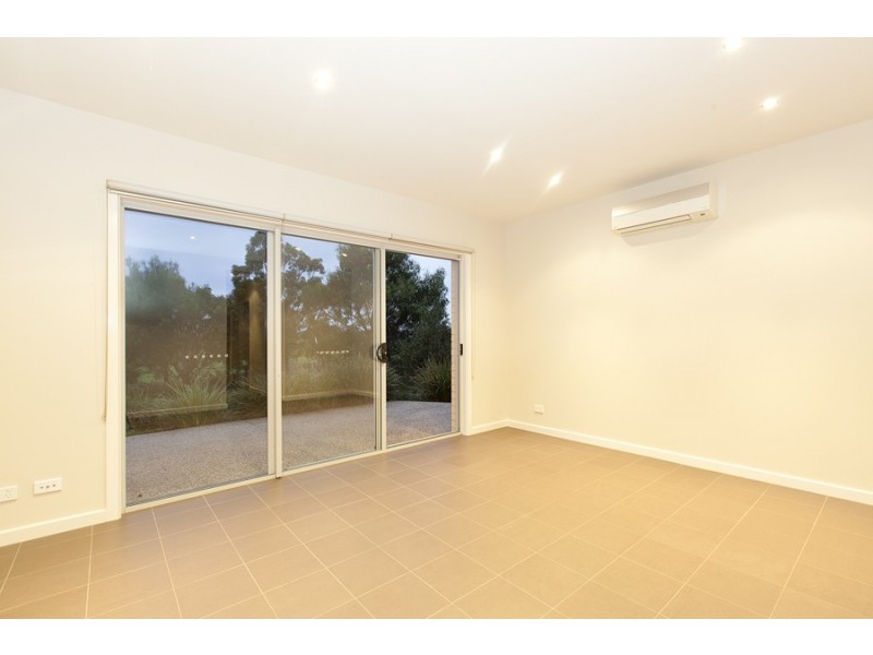 37/1 Greg Norman Drive, Sanctuary Lakes VIC 3030