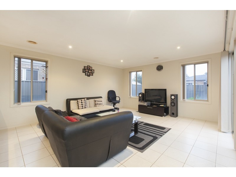 54 Duncombe Park Way, Deer Park VIC 3023