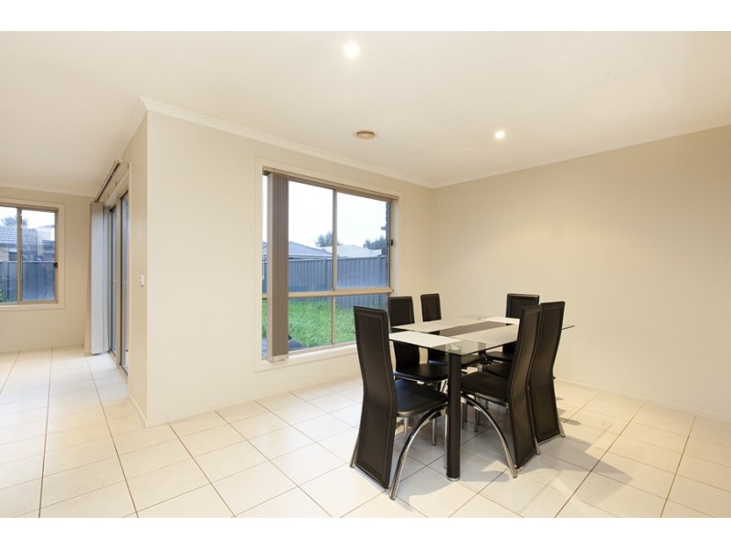 54 Duncombe Park Way, Deer Park VIC 3023