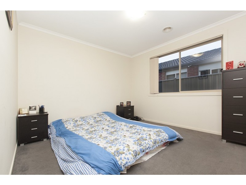 54 Duncombe Park Way, Deer Park VIC 3023