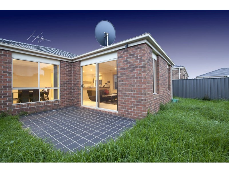 54 Duncombe Park Way, Deer Park VIC 3023