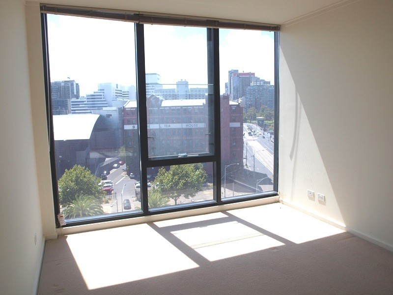 REF 31516/63 Whiteman Street, Southbank VIC 3006