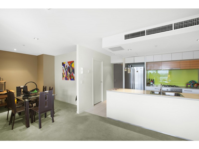 603/100 Harbour Esplanade, Docklands VIC 3008