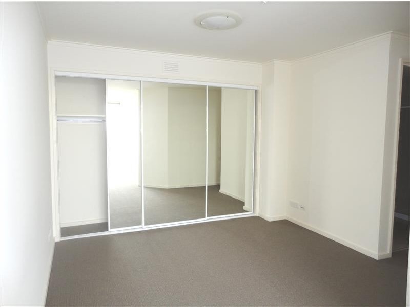 REF 21803/63 Whiteman Street, Southbank VIC 3006
