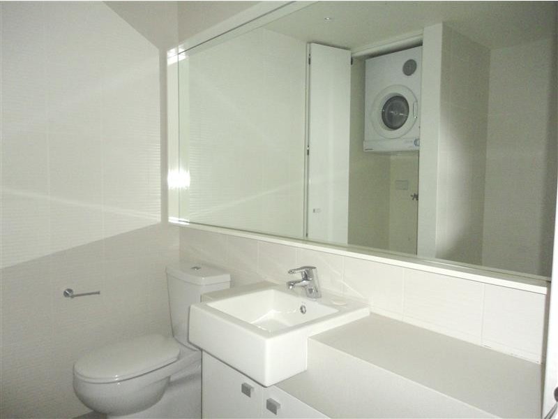 REF 21803/63 Whiteman Street, Southbank VIC 3006