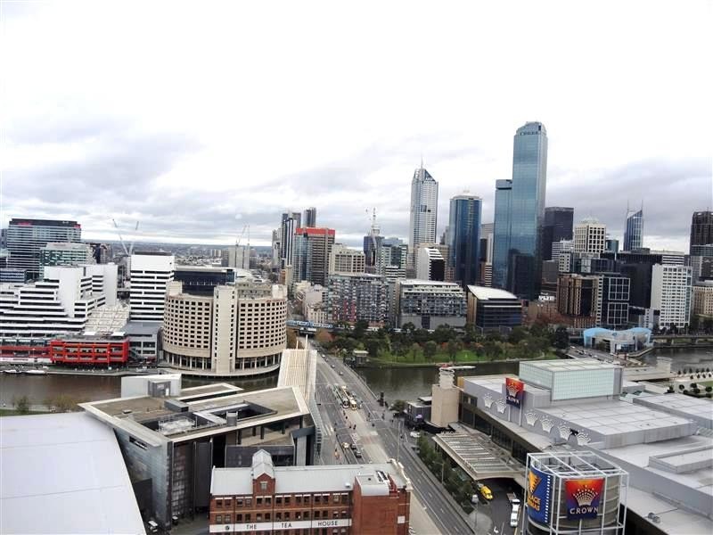 REF 21803/63 Whiteman Street, Southbank VIC 3006