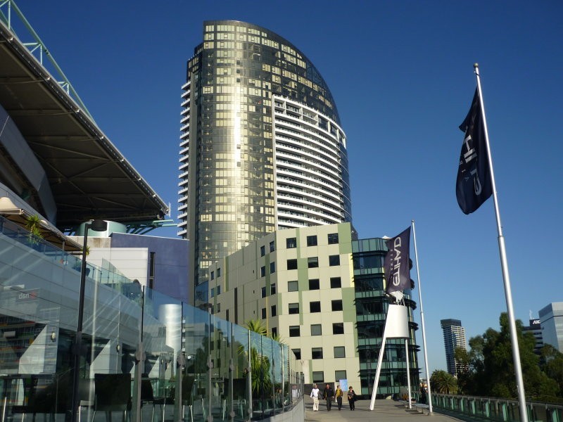2409B/100 Harbour Esplanade, Docklands VIC 3008