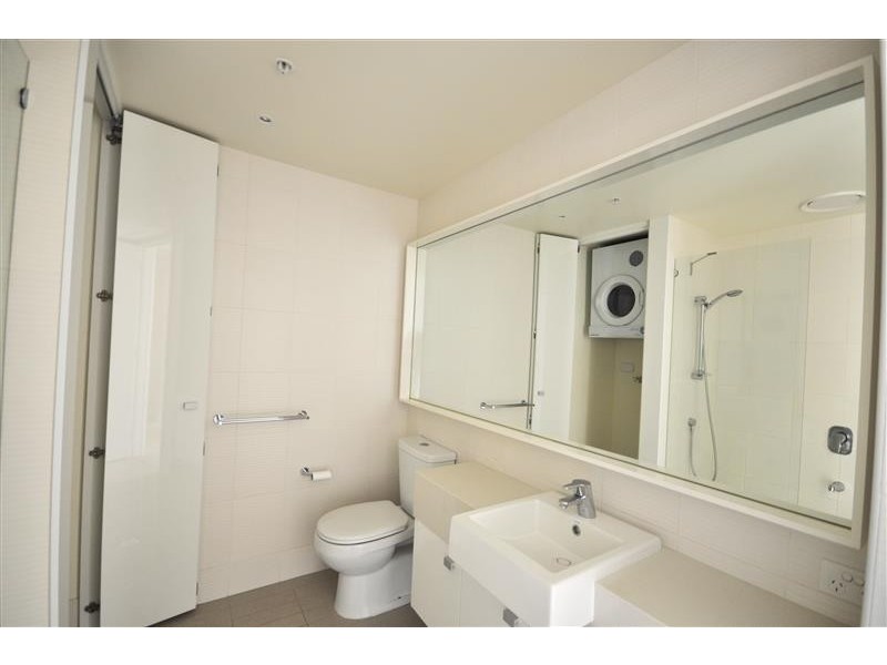 REF 21826/63 Whiteman Street, Southbank VIC 3006