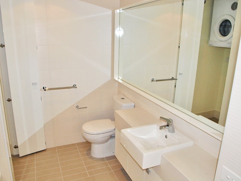 REF 21826/63 Whiteman Street, Southbank VIC 3006