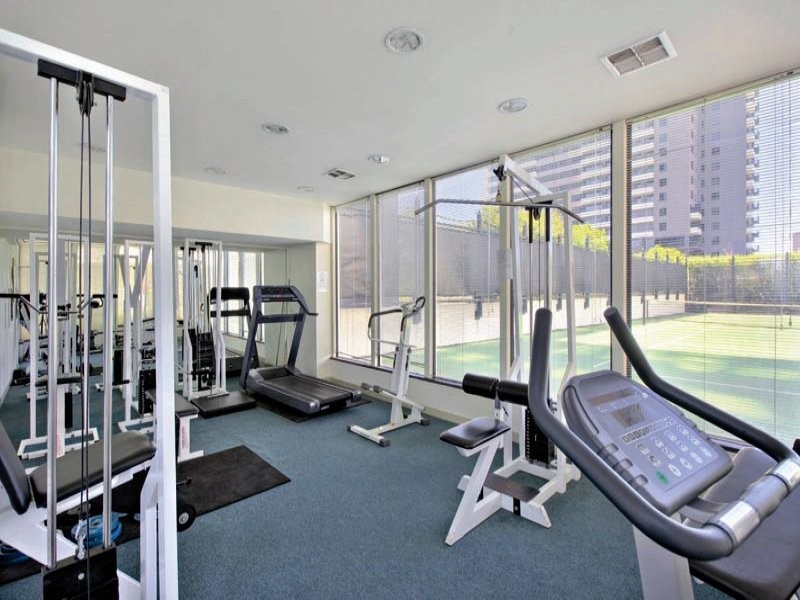 REF 21829/83 Whiteman Street, Southbank VIC 3006