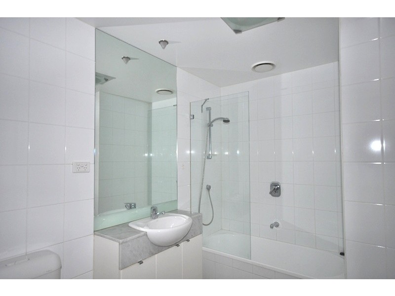 REF 21831/183 City Road, Southbank VIC 3006