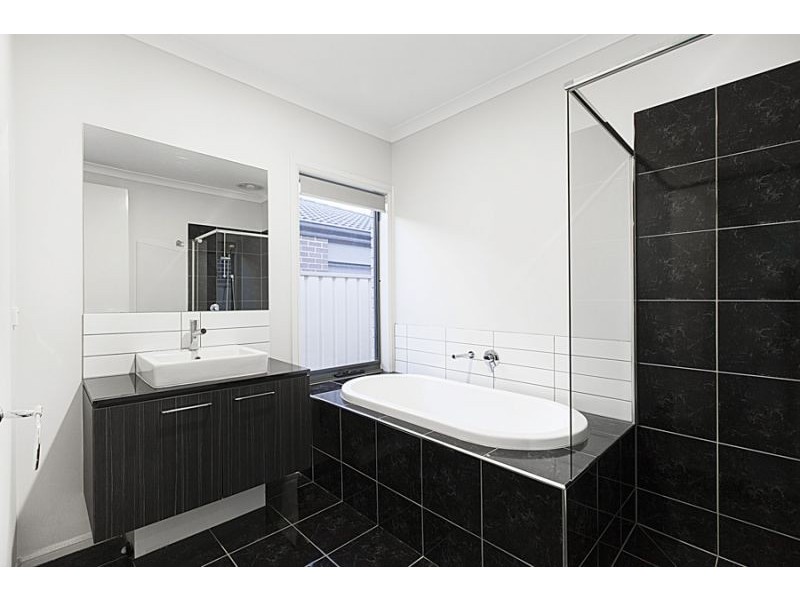 28 Ranfurlie Avenue, Point Cook VIC 3030