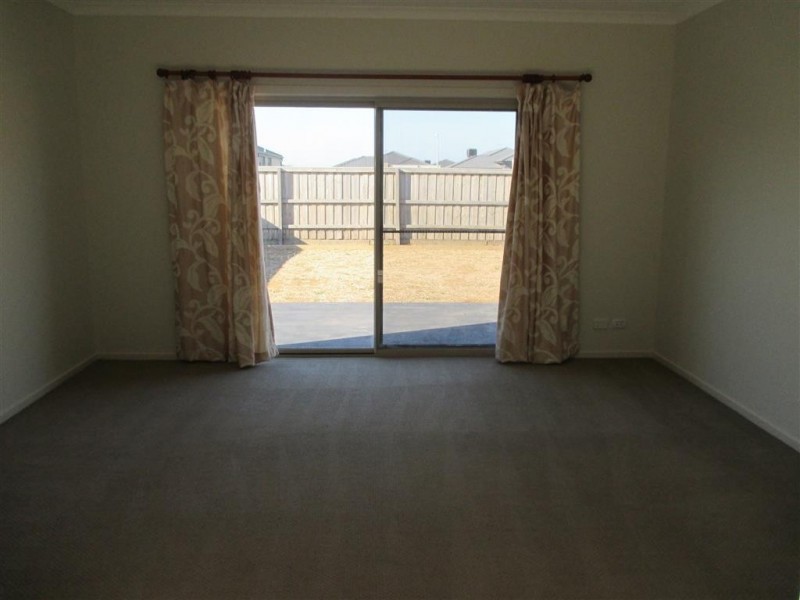 8 Ironwood Drive, Point Cook VIC 3030