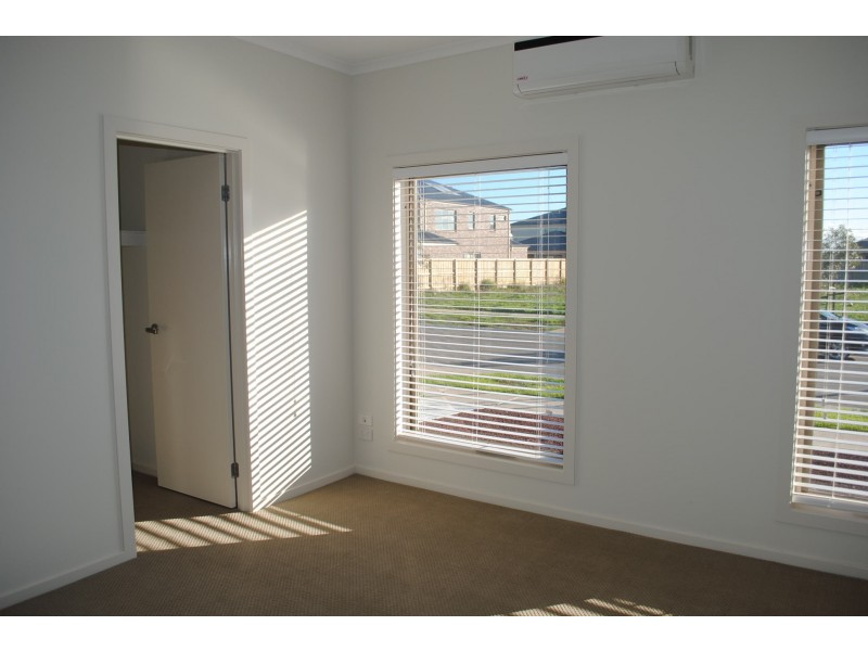 8 Ironwood Drive, Point Cook VIC 3030