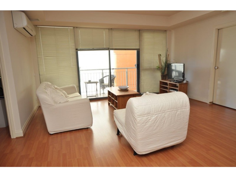 REF 21854/33 La Trobe Street, Melbourne VIC 3000