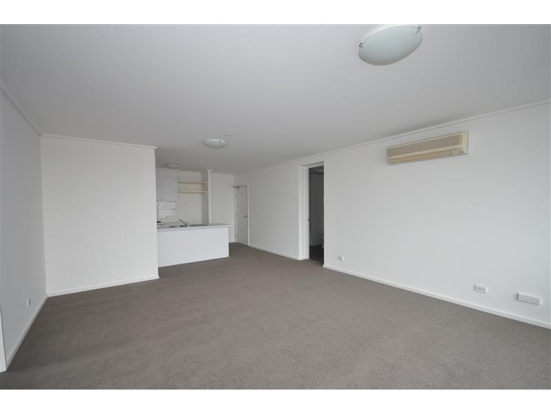 REF 21884/99 Whiteman Street, Southbank VIC 3006