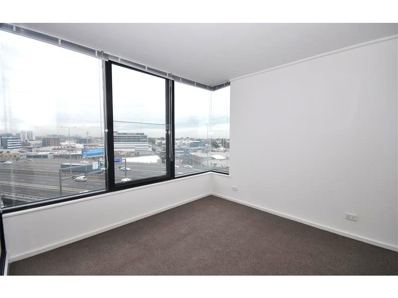 REF 21884/99 Whiteman Street, Southbank VIC 3006