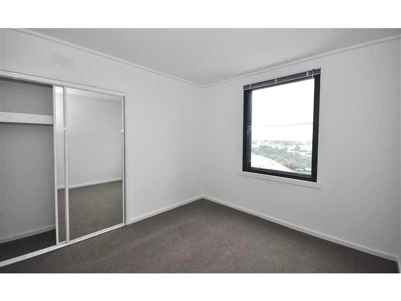 REF 21884/99 Whiteman Street, Southbank VIC 3006