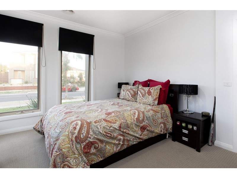 2 Cruise Street, Point Cook VIC 3030