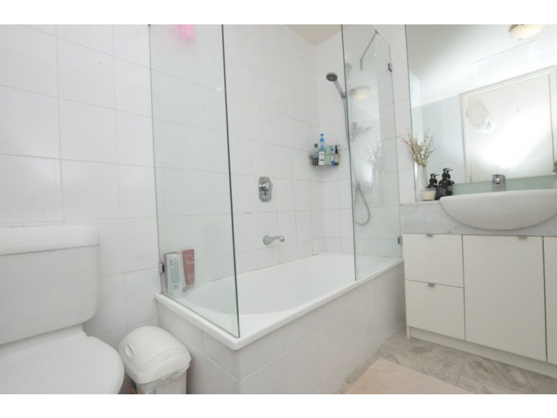REF 21895/100 Kavanagh Street, Southbank VIC 3006