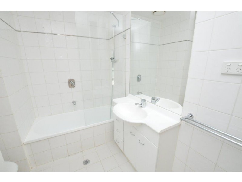 REF 21896/38 Bank Street, South Melbourne VIC 3205