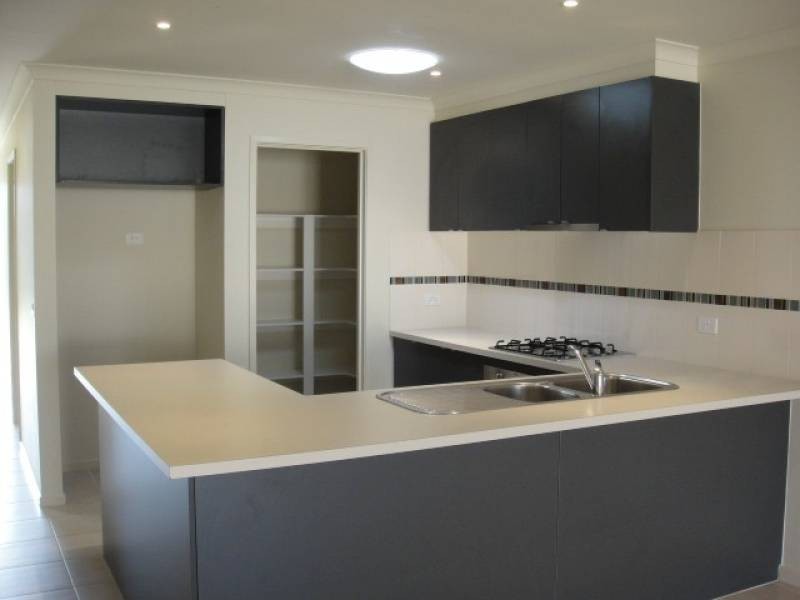 3 Peppermint Walk, Melton VIC 3337