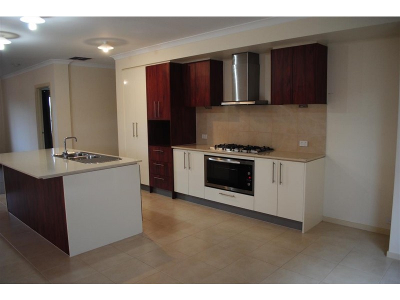 5 Pearce Circuit, Point Cook VIC 3030