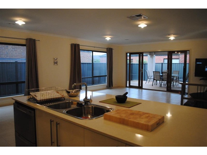 5 Pearce Circuit, Point Cook VIC 3030