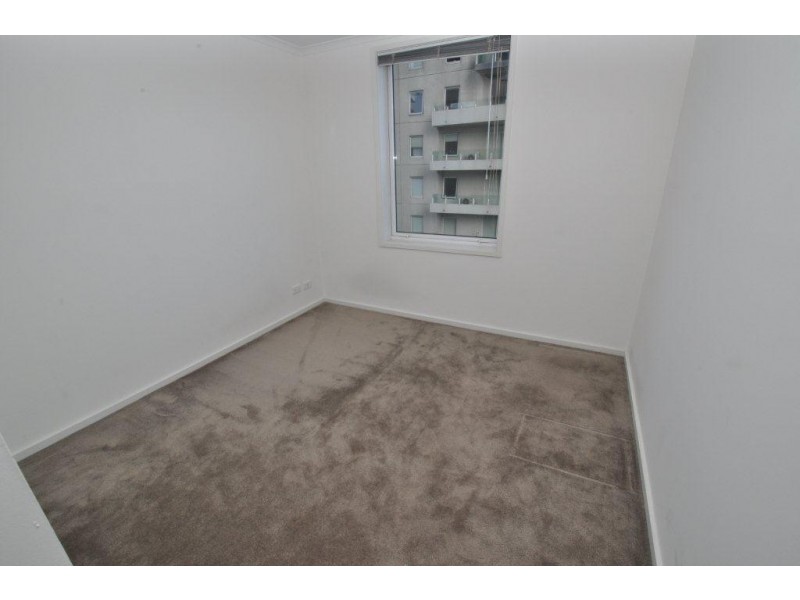 REF 21923/79 Whiteman Street, Southbank VIC 3006