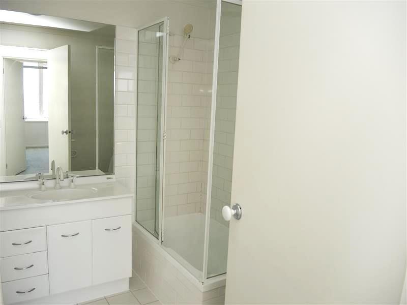 REF 21944/79 Whiteman Street, Southbank VIC 3006