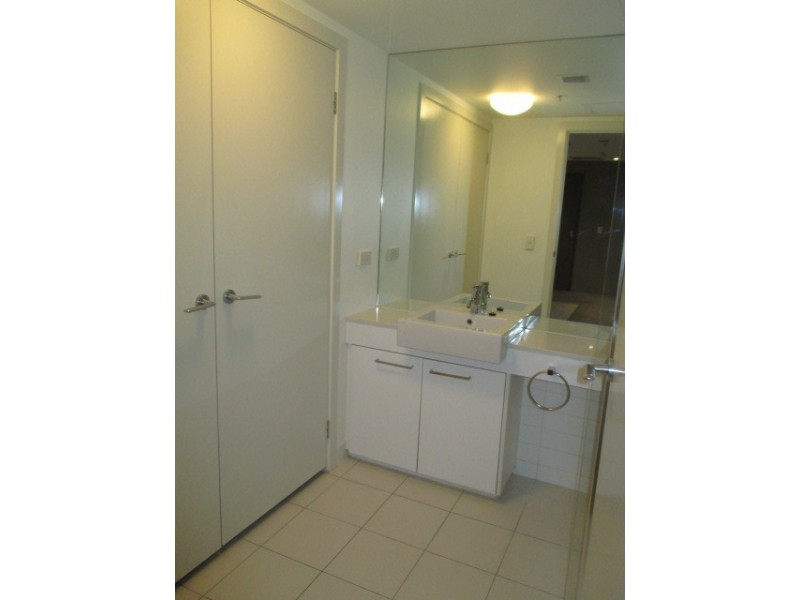 2811A/100 Harbour Esplanade, Docklands VIC 3008