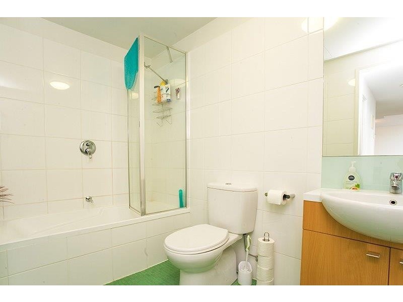 1502/82 Queens Road, Melbourne VIC 3004