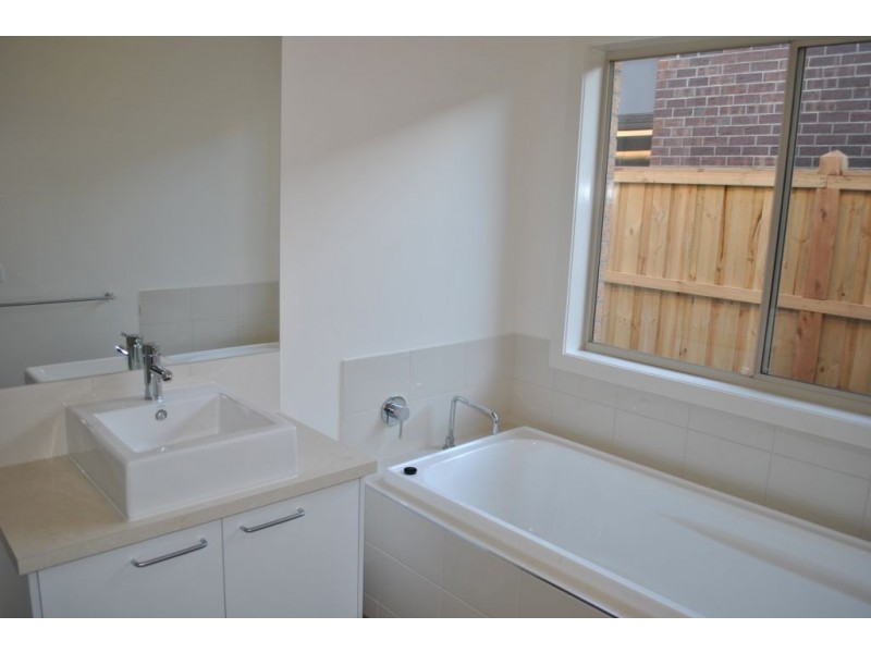 12 Heatherbell Avenue, Point Cook VIC 3030