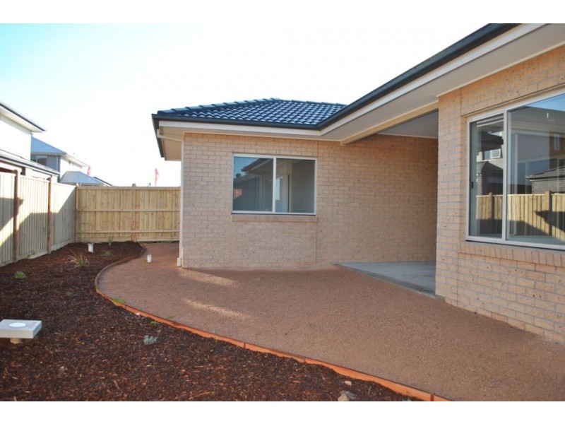 12 Heatherbell Avenue, Point Cook VIC 3030