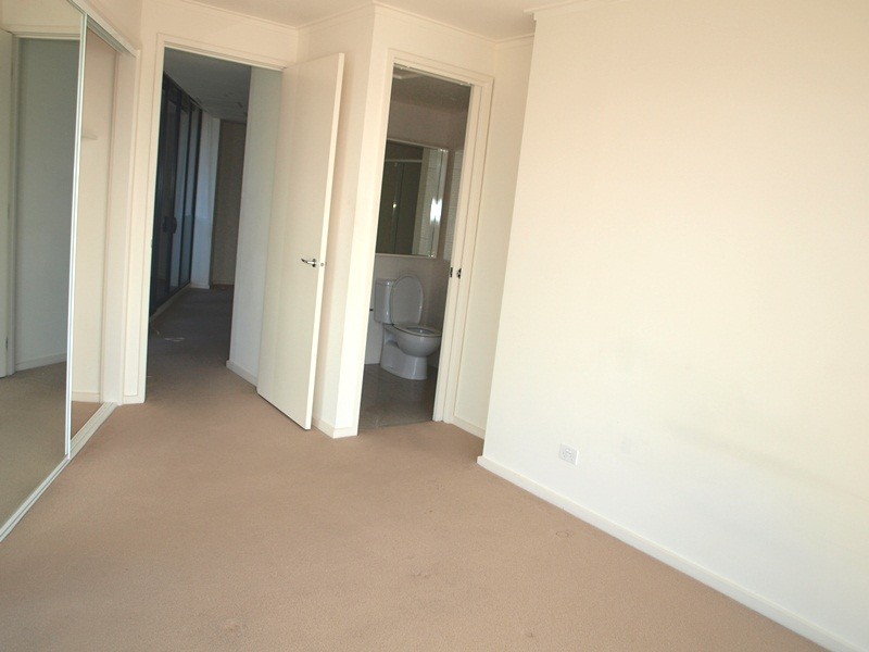 REF 41516/63 Whiteman Street, Southbank VIC 3006
