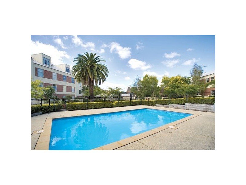 REF 21995/8 Louise Street, Clifton Hill VIC 3068