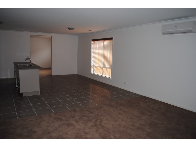 21 Casino Parade, Point Cook VIC 3030