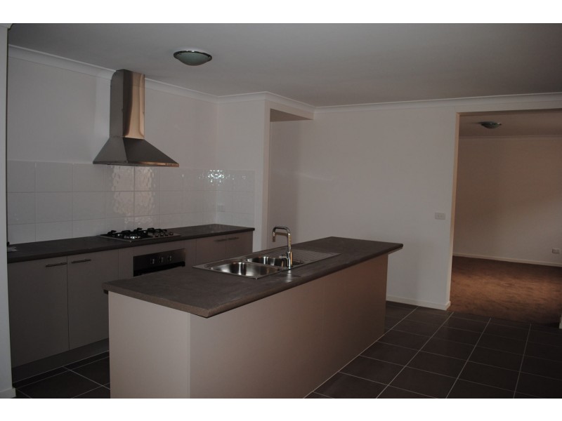 21 Casino Parade, Point Cook VIC 3030