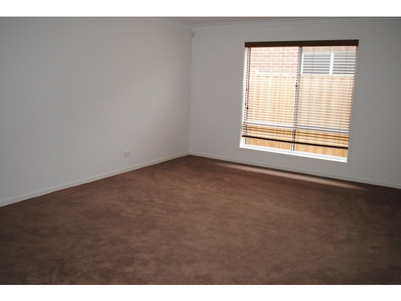 21 Casino Parade, Point Cook VIC 3030