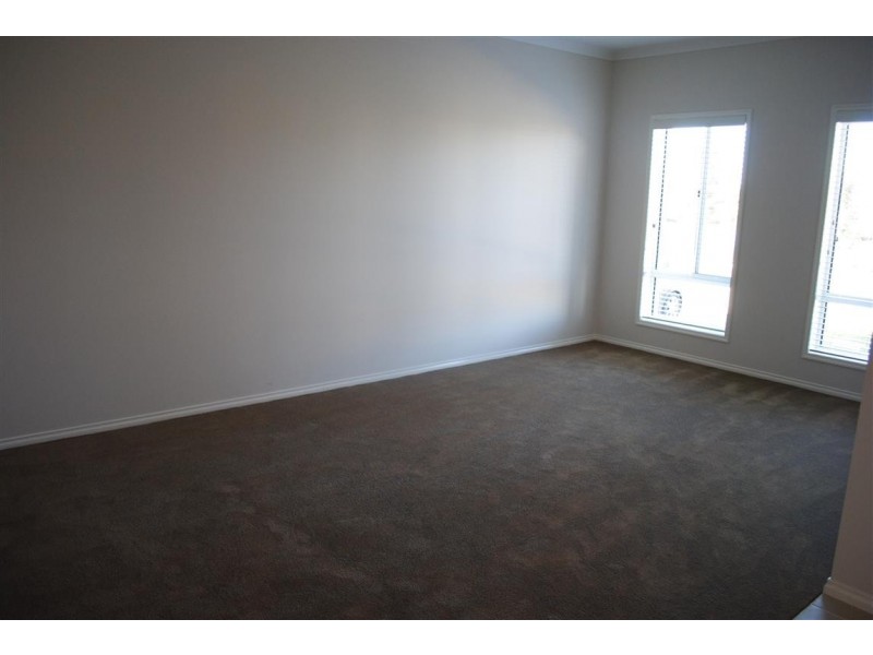 10 Nest Place, Point Cook VIC 3030