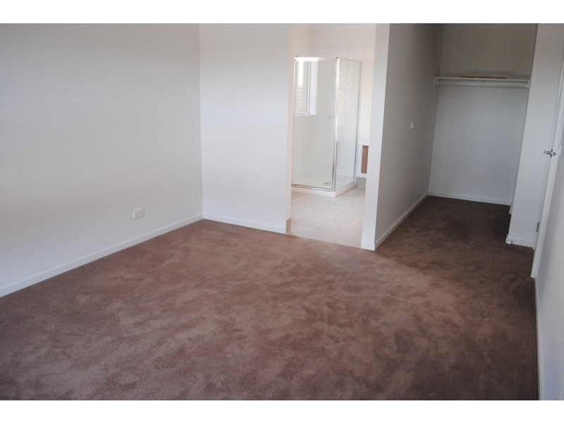 10 Warunda Parade, Point Cook VIC 3030