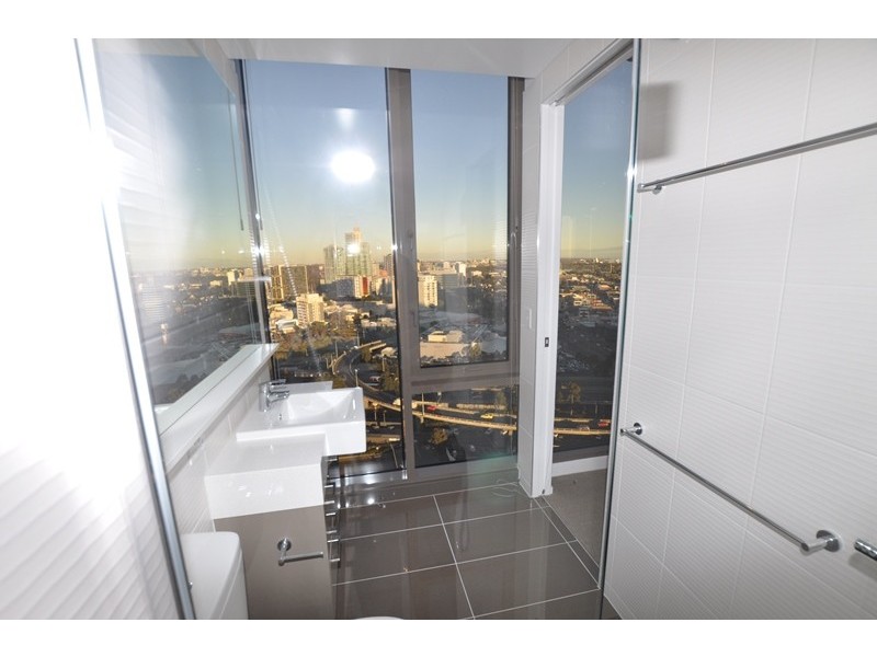 REF 1SB/118 Kavanagh Street, Southbank VIC 3006