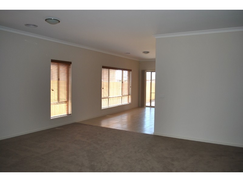 5 Casino Parade, Point Cook VIC 3030