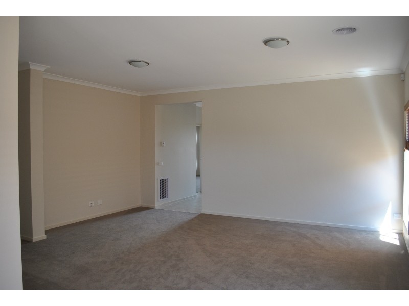 5 Casino Parade, Point Cook VIC 3030
