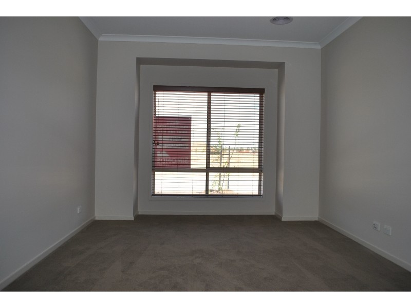 5 Casino Parade, Point Cook VIC 3030