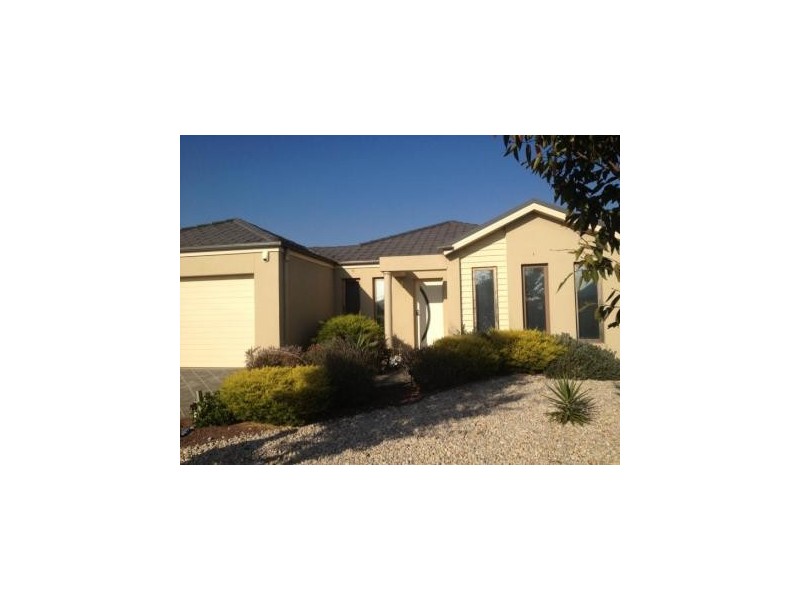 2 Needletail Close, Williams Landing VIC 3027