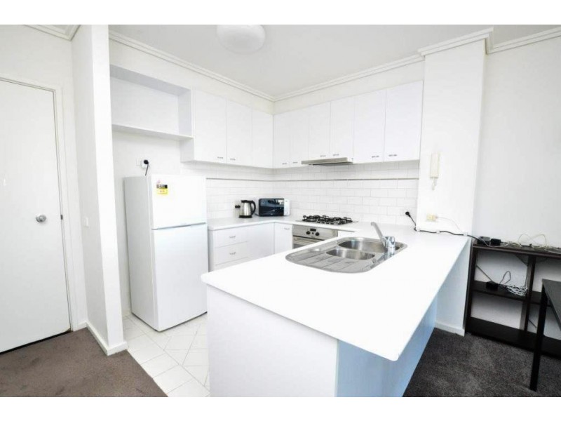 REF 22082/38 Bank Street, South Melbourne VIC 3205